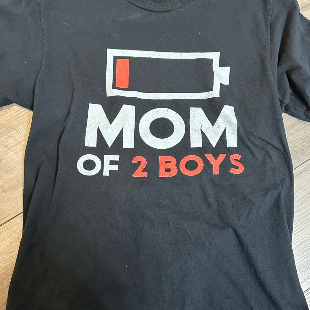 Black 'Mom of 2 Boys' shirt